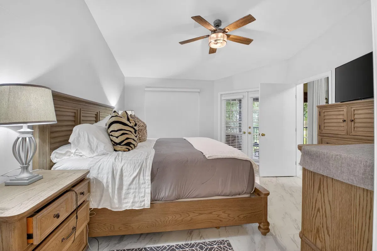 Unit 1306 photo 19
