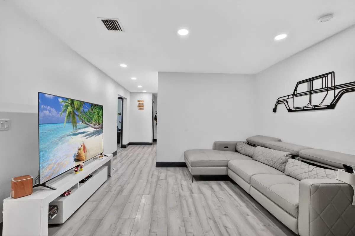 Residence photo 19