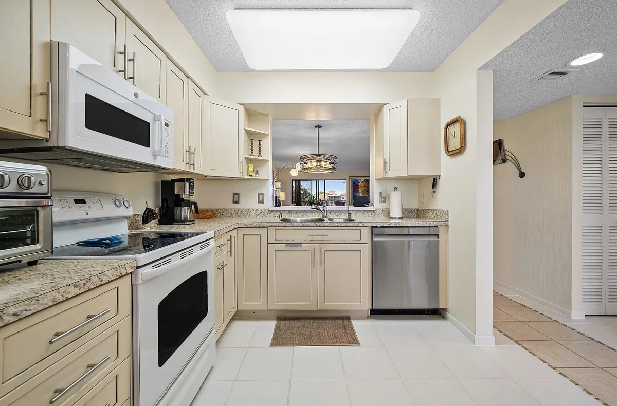  Residence photo 7
