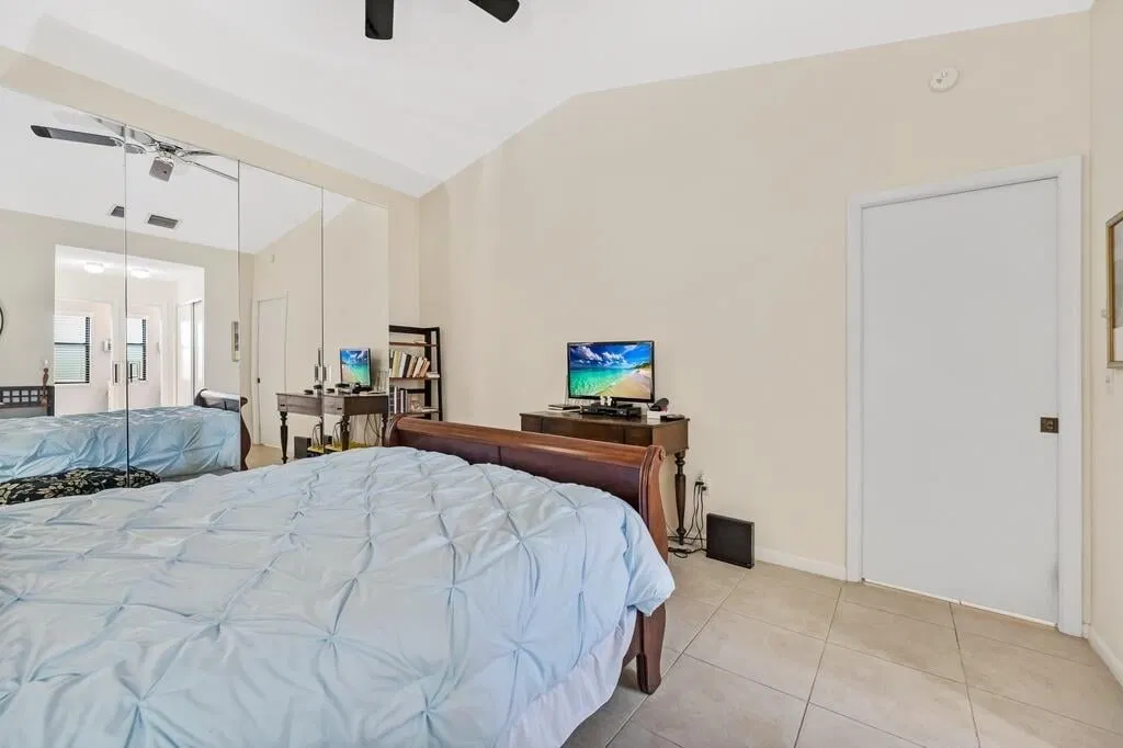 Residence photo 22