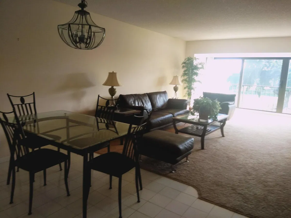 Unit 307 photo 4