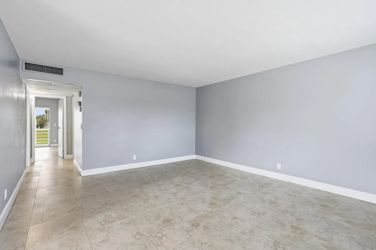Residence photo 4