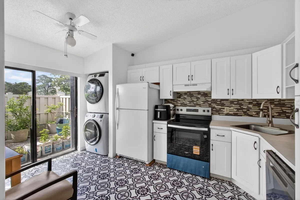 Unit F photo 28