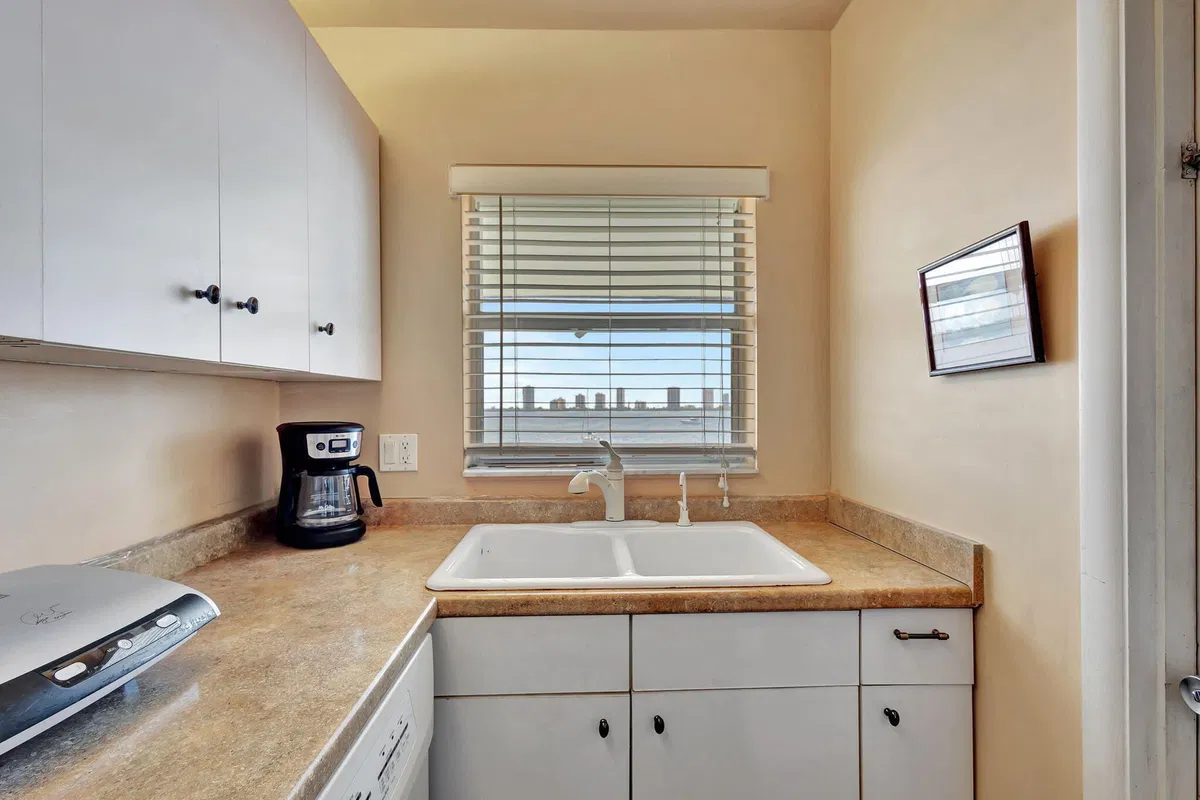 Unit 304 photo 19