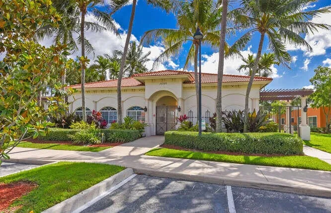 Unit 211 photo 22