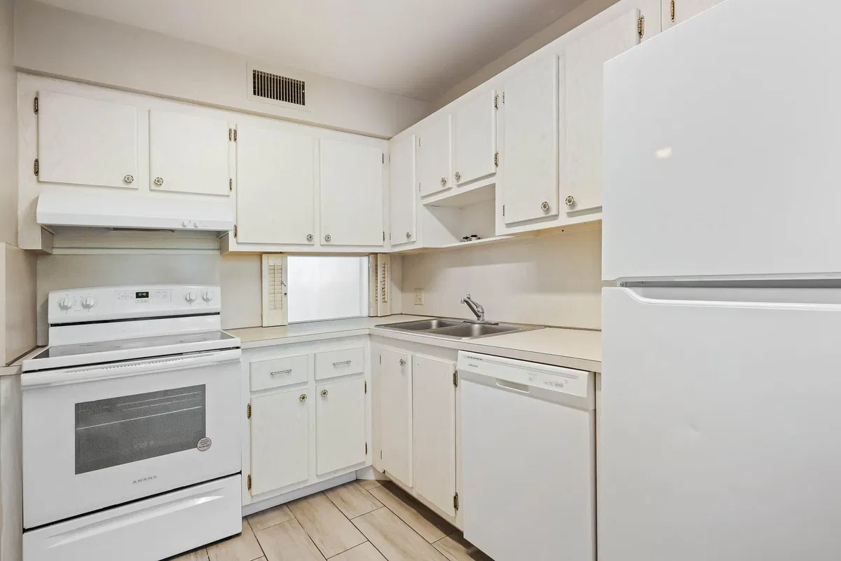 Unit 208 photo 7