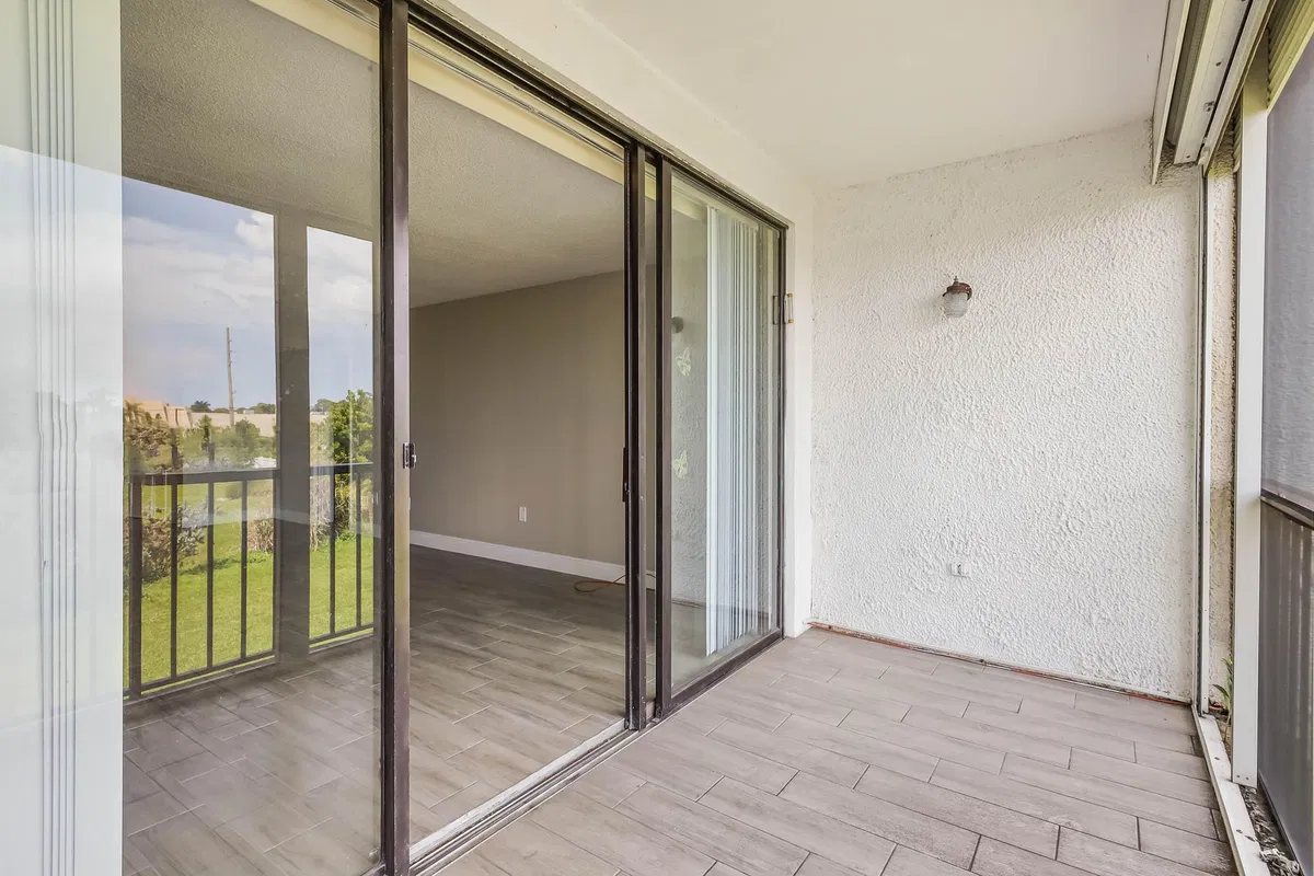 Unit 208 photo 10