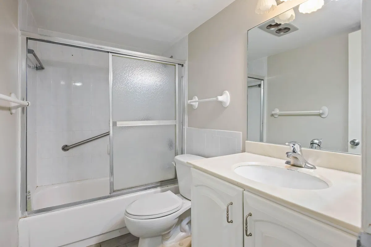 Unit 208 photo 13