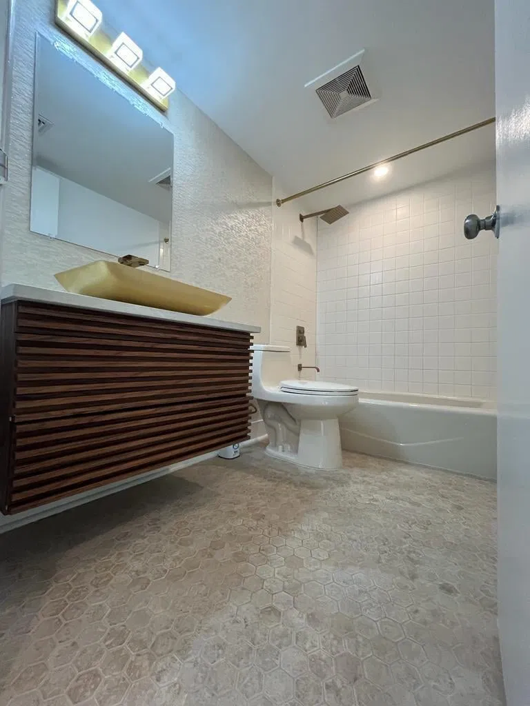 Unit 405 photo 16