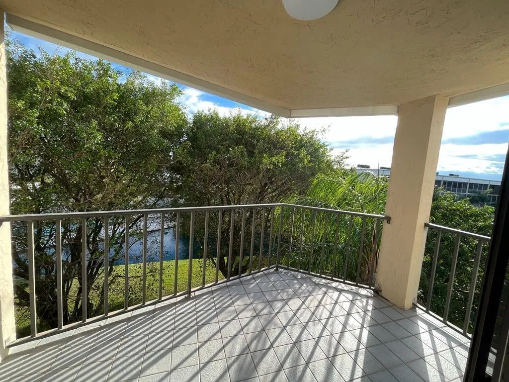 Unit 405 photo 31