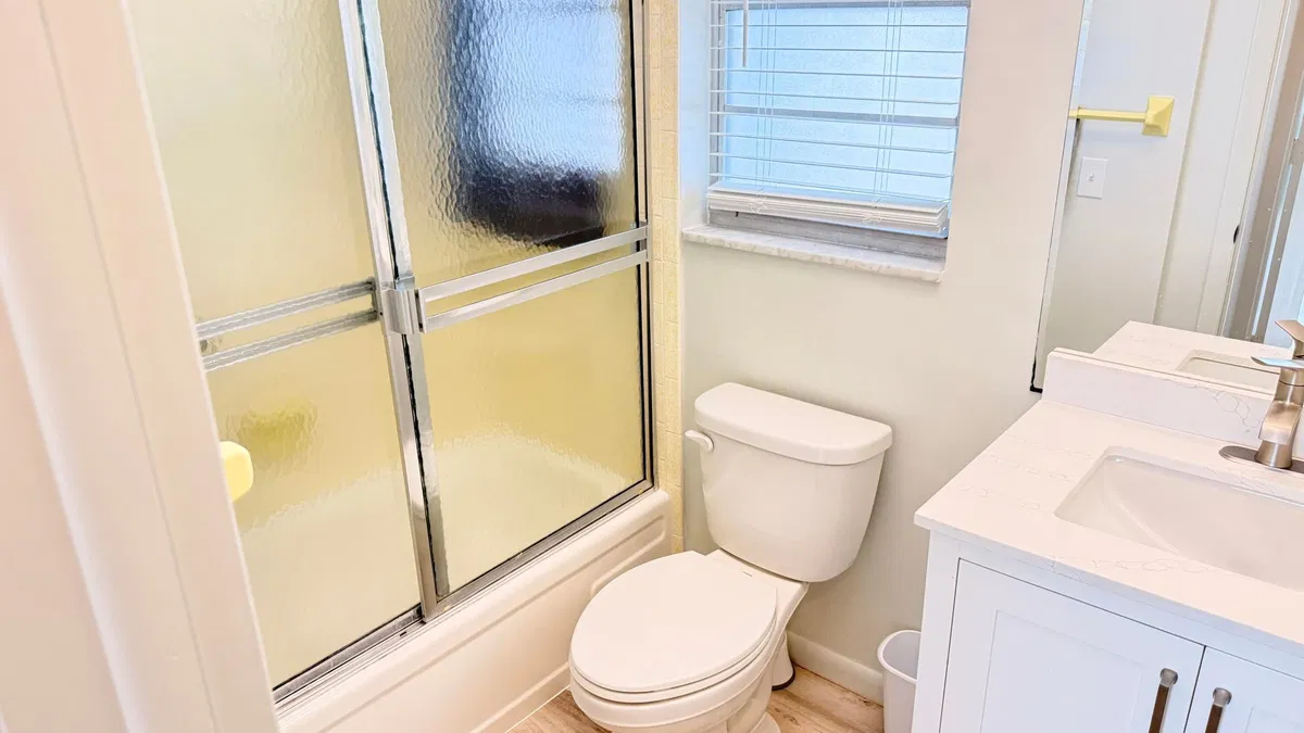 Unit 205 photo 16