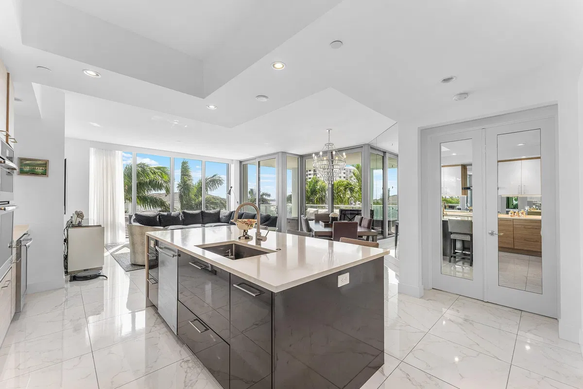 Water Club North Palm Beach Unit 403 photo 4