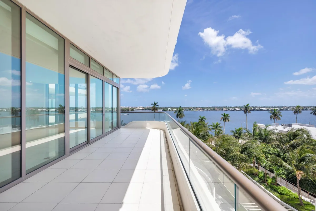 La Clara Palm Beach Unit 504
