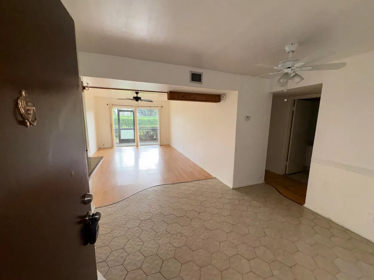 Unit 1100 photo 4