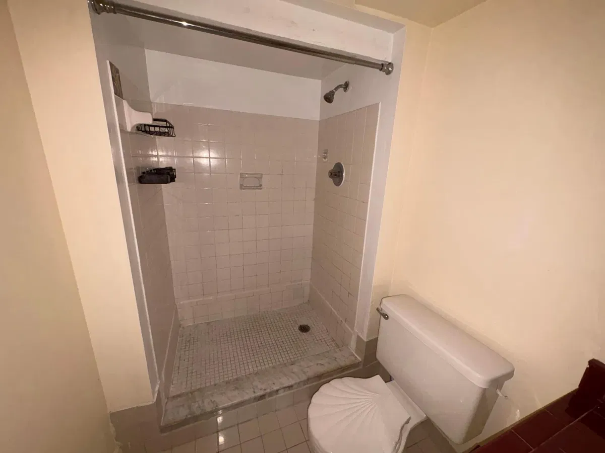 Unit 1100 photo 10