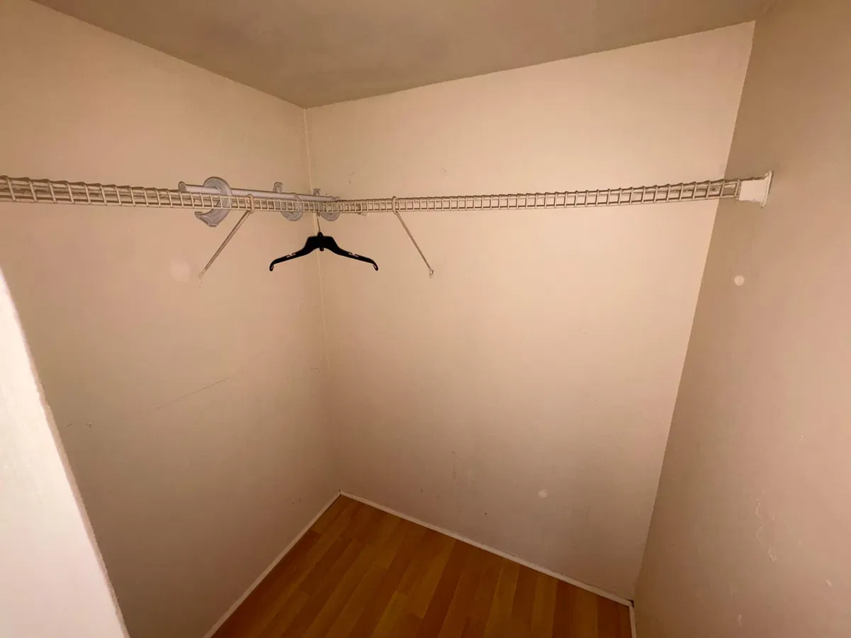 Unit 1100 photo 13