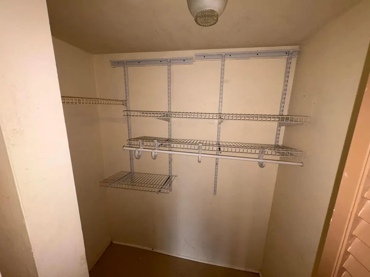 Unit 1100 photo 16