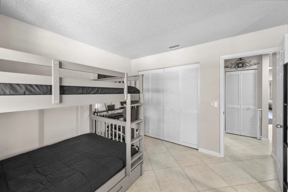 Unit L39 photo 10