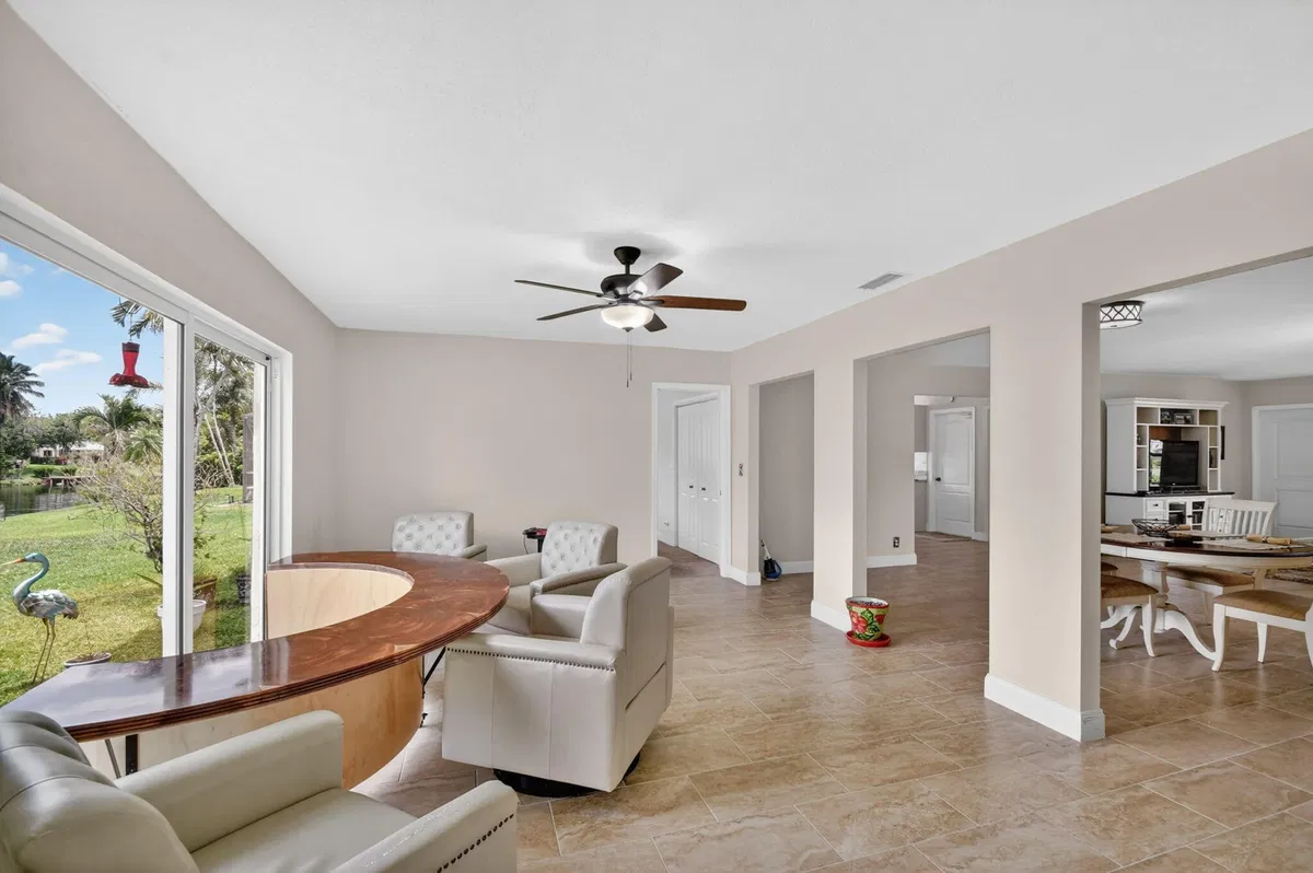 Residence photo 22