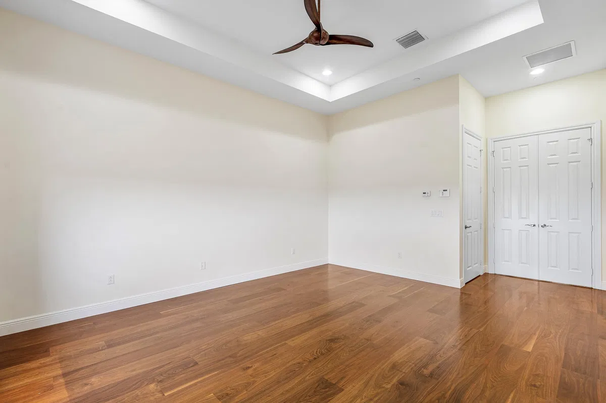 Unit 11 photo 28