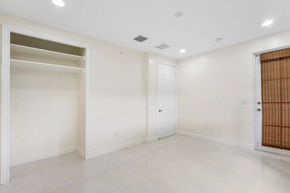 Unit 11 photo 40
