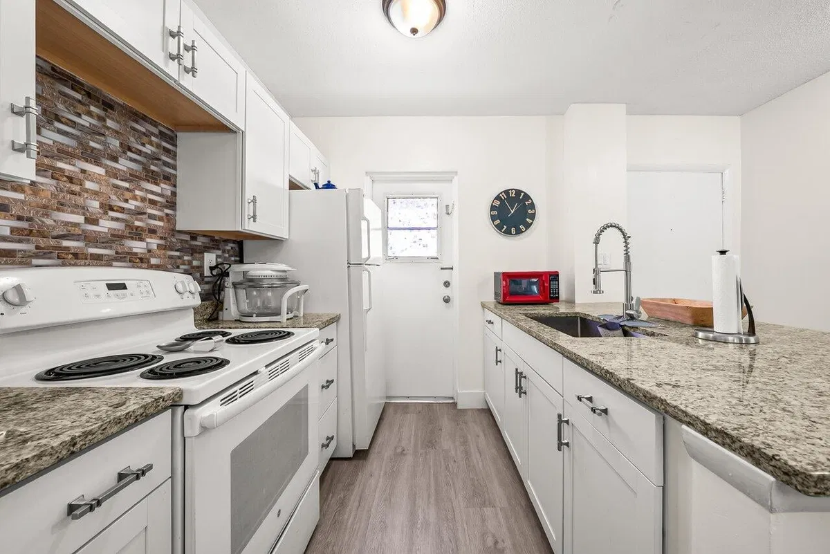 Unit 207 photo 7
