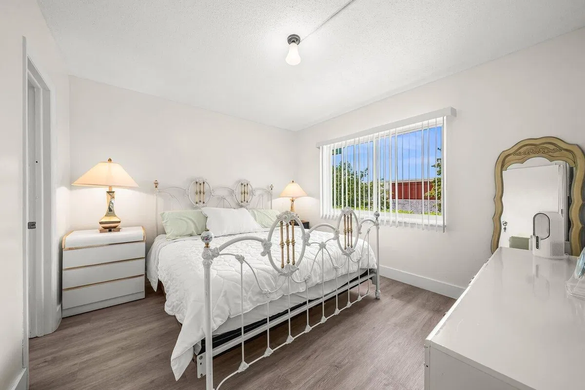 Unit 207 photo 13