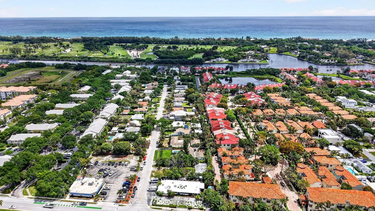 Palm Trail Delray Beach Residence photo 13