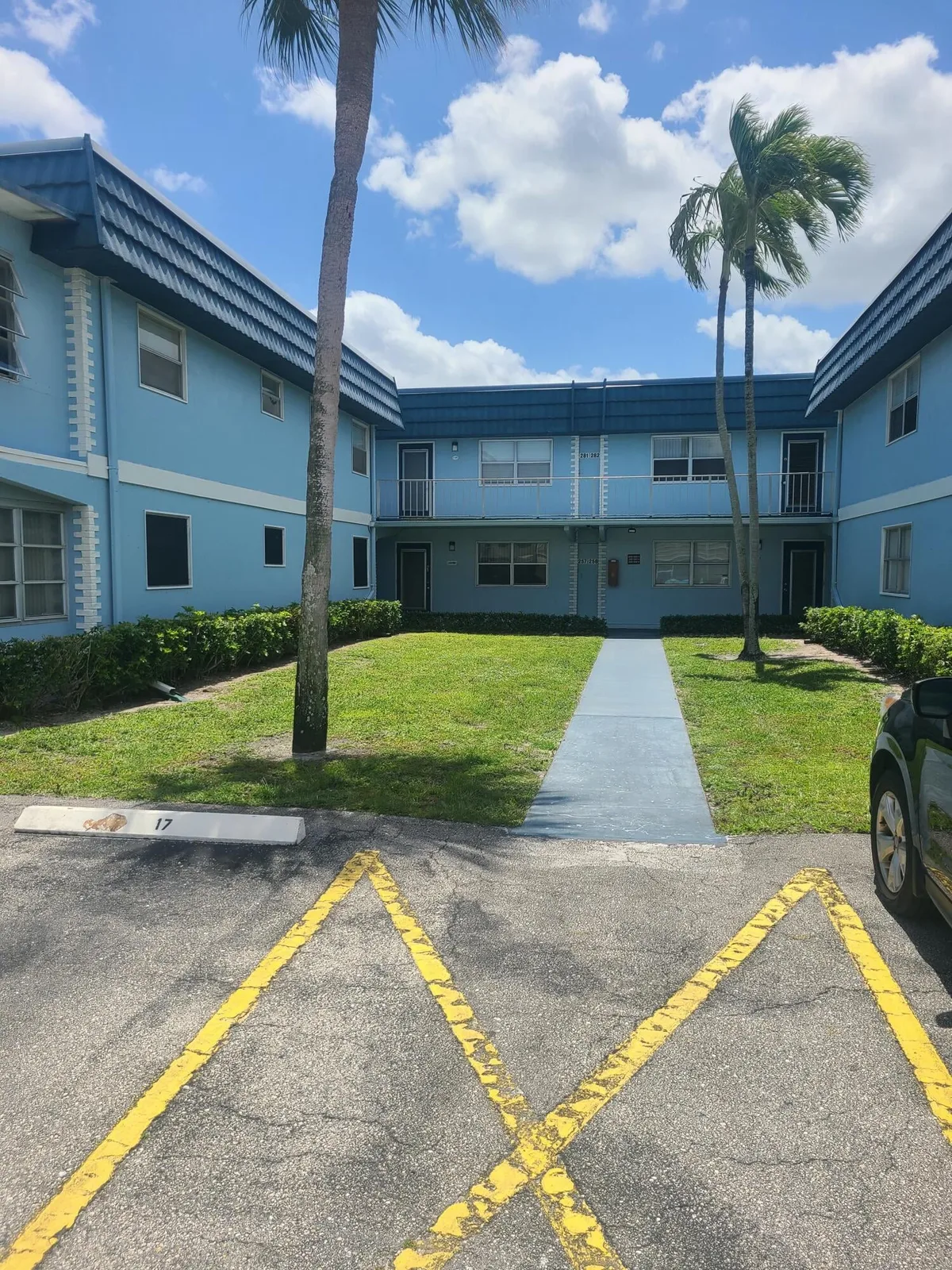 Unit 257 photo 4