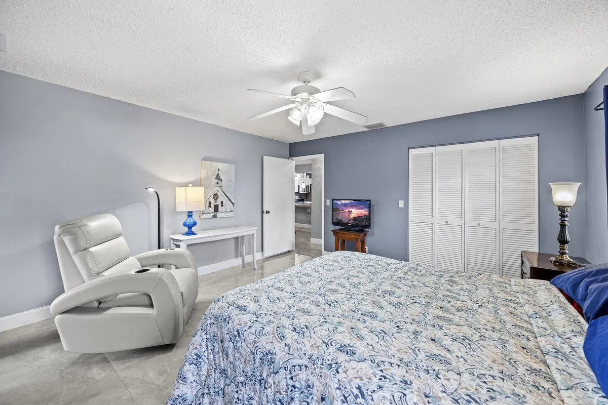  Unit 1601 photo 31