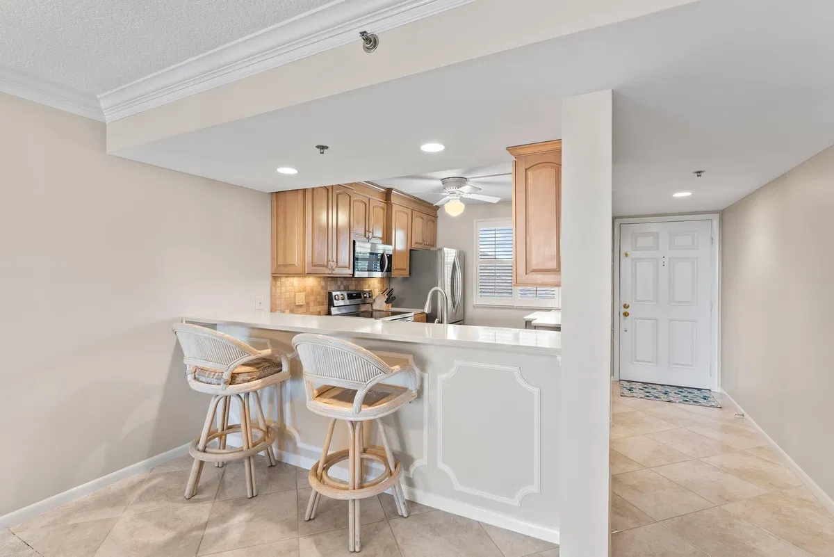 Unit 203 photo 7