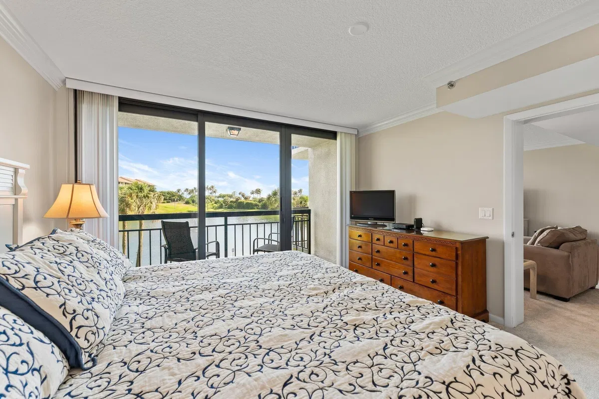 Unit 203 photo 16