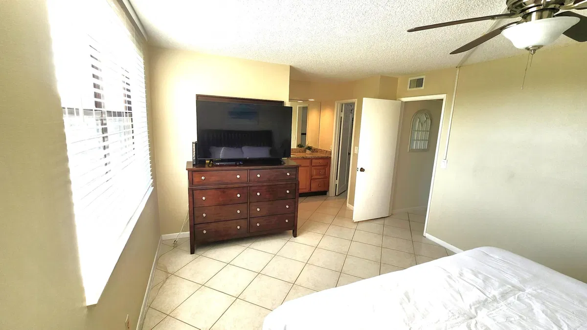  Unit 6404 photo 10