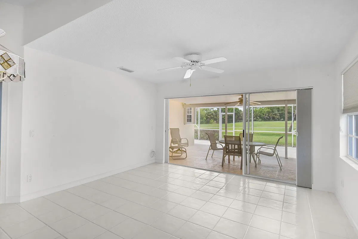 Residence photo 16