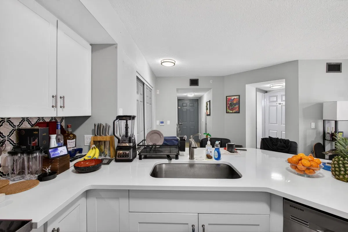Unit 105 photo 10