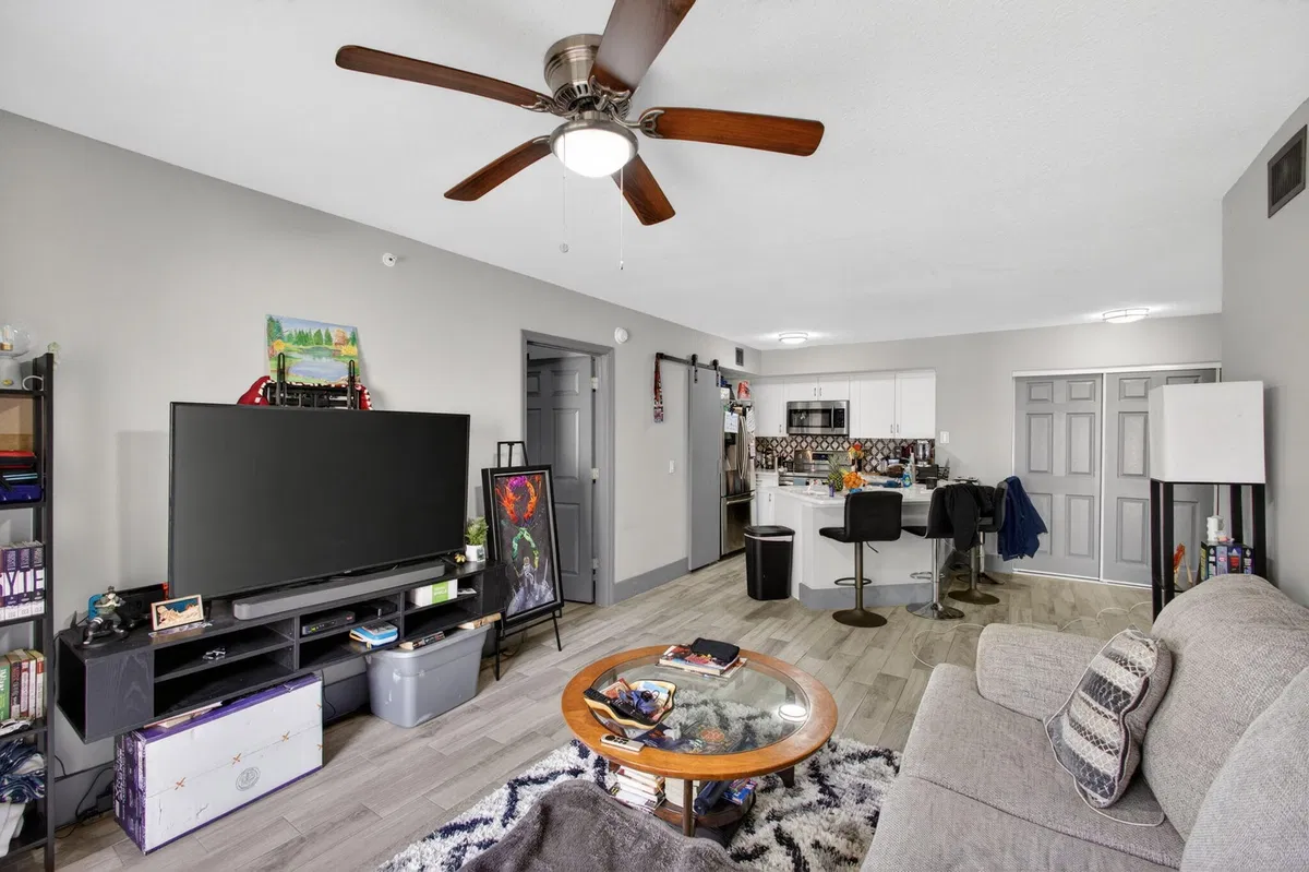 Unit 105 photo 16