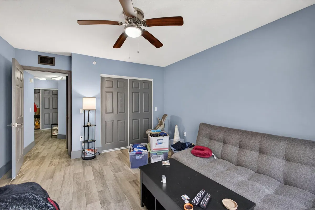Unit 105 photo 22