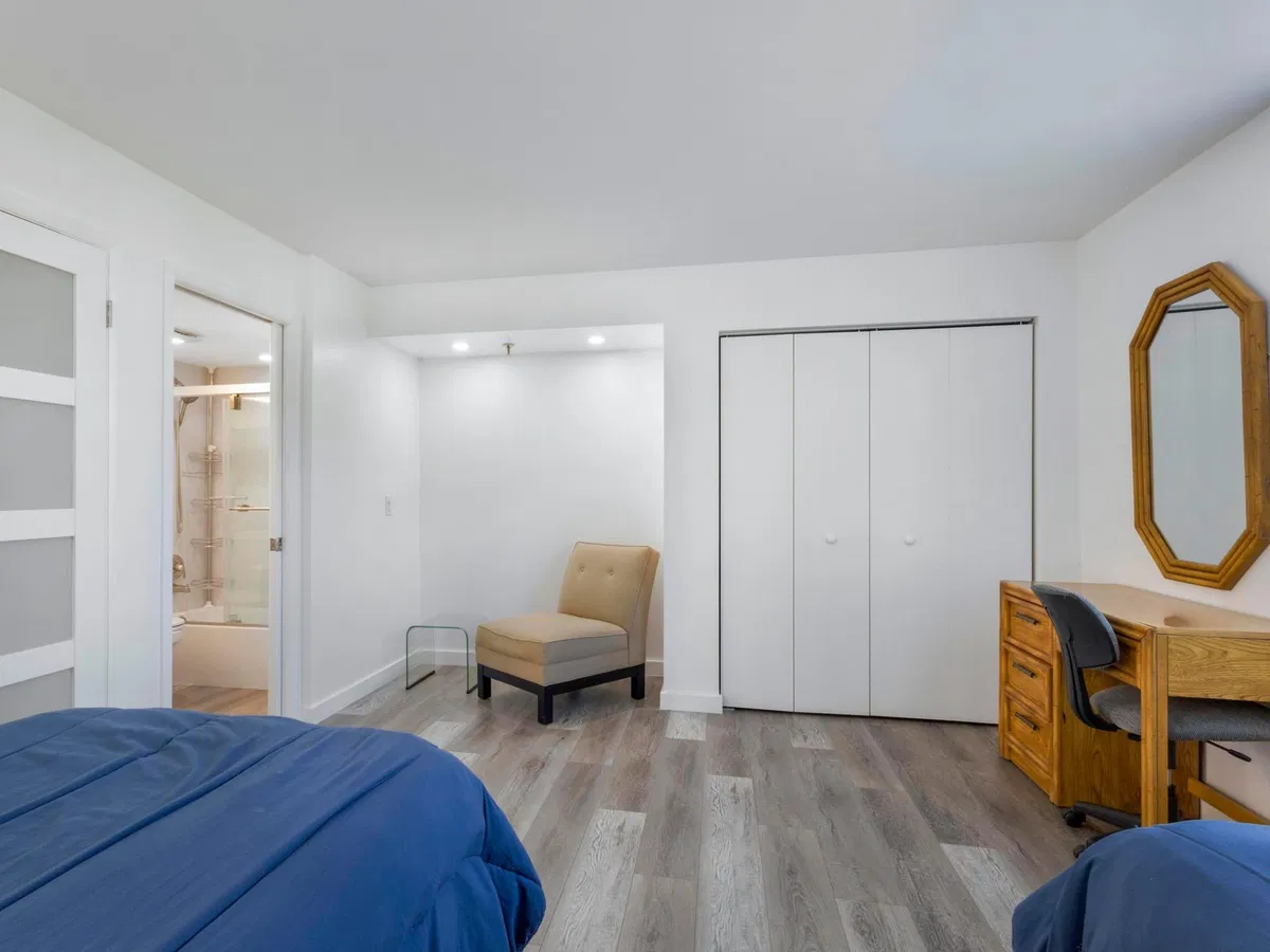 Unit 402 photo 22