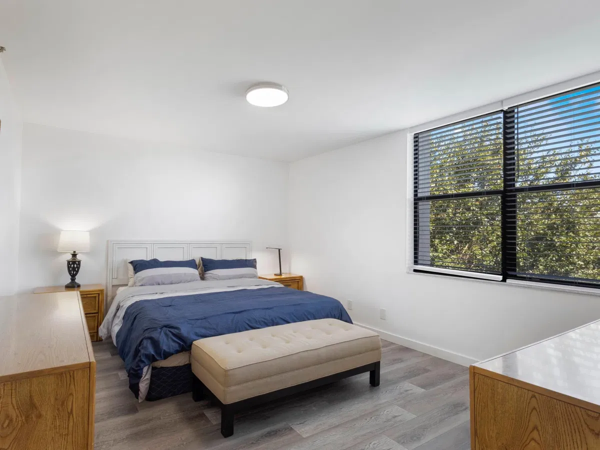 Unit 402 photo 25