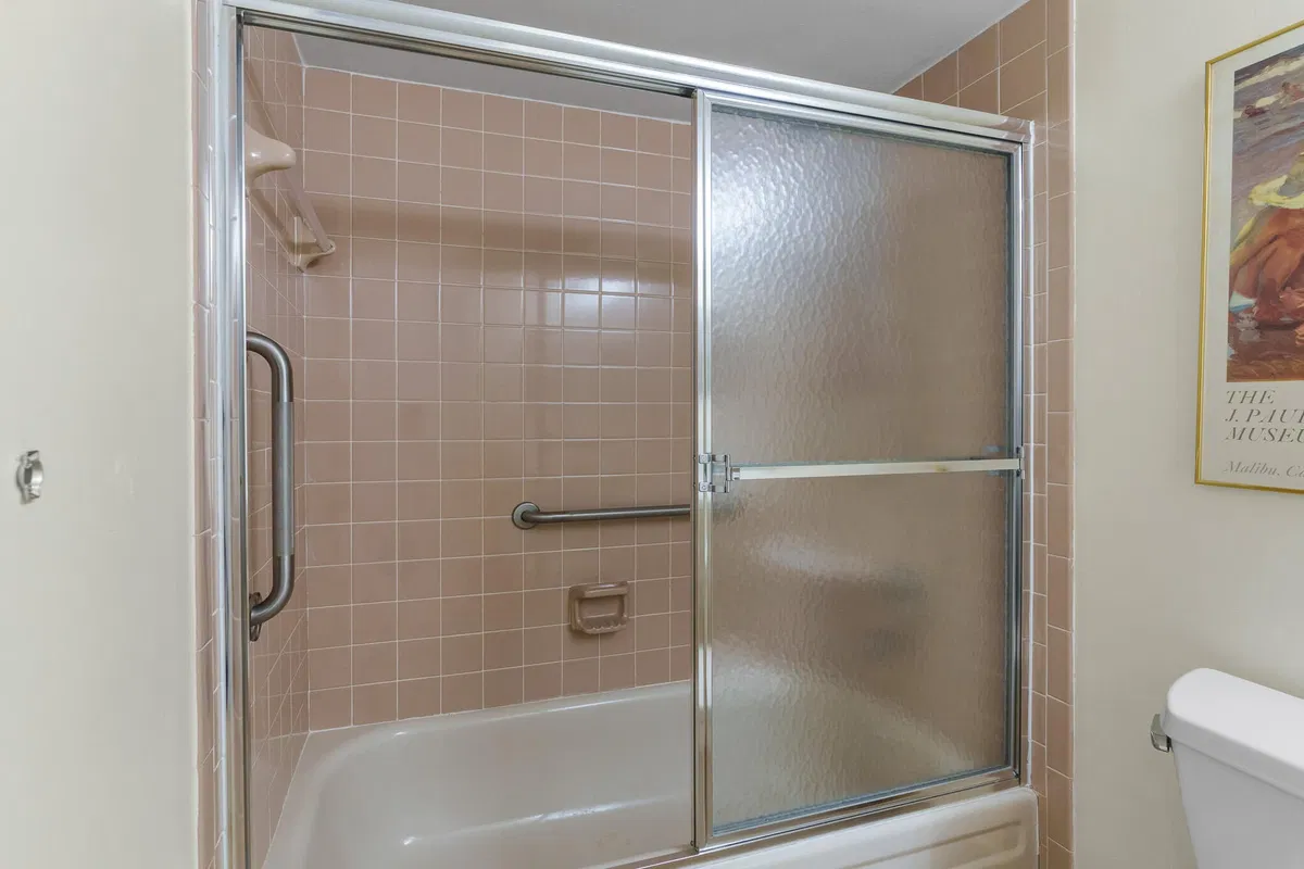 Unit 201 photo 28