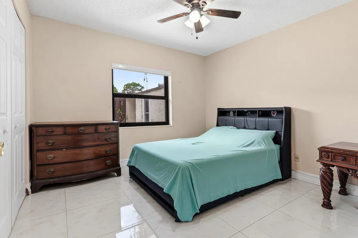 Residence photo 16