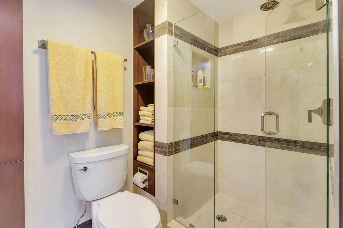 Unit 409 photo 19