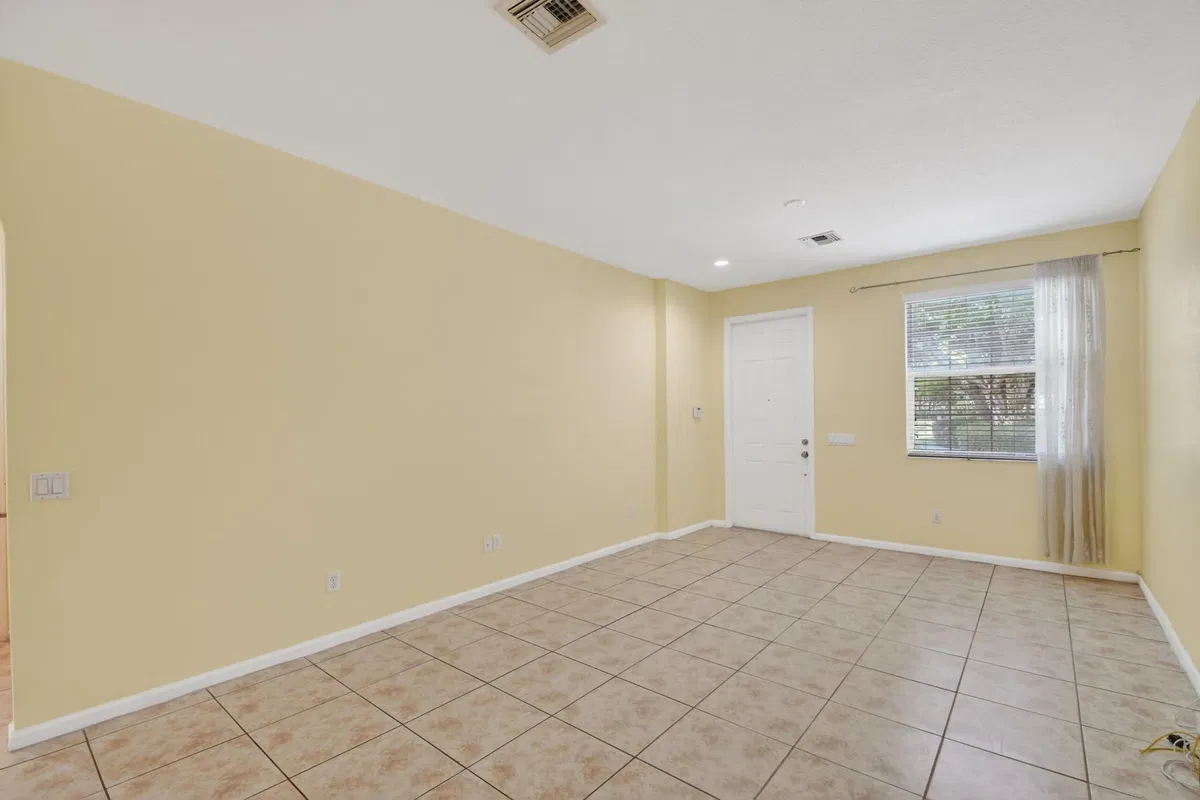 Residence photo 4