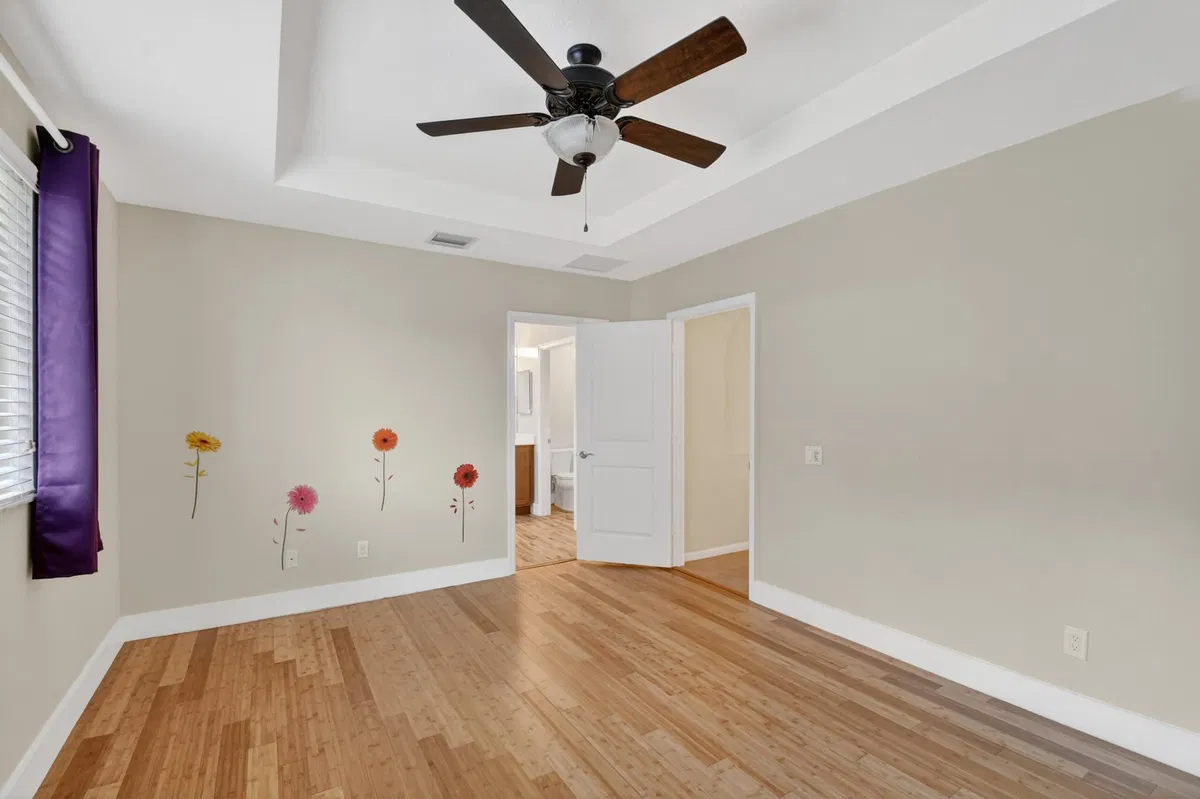 Residence photo 16