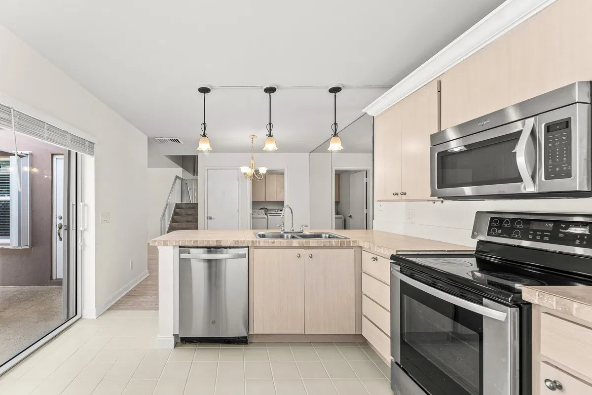 Residence photo 16