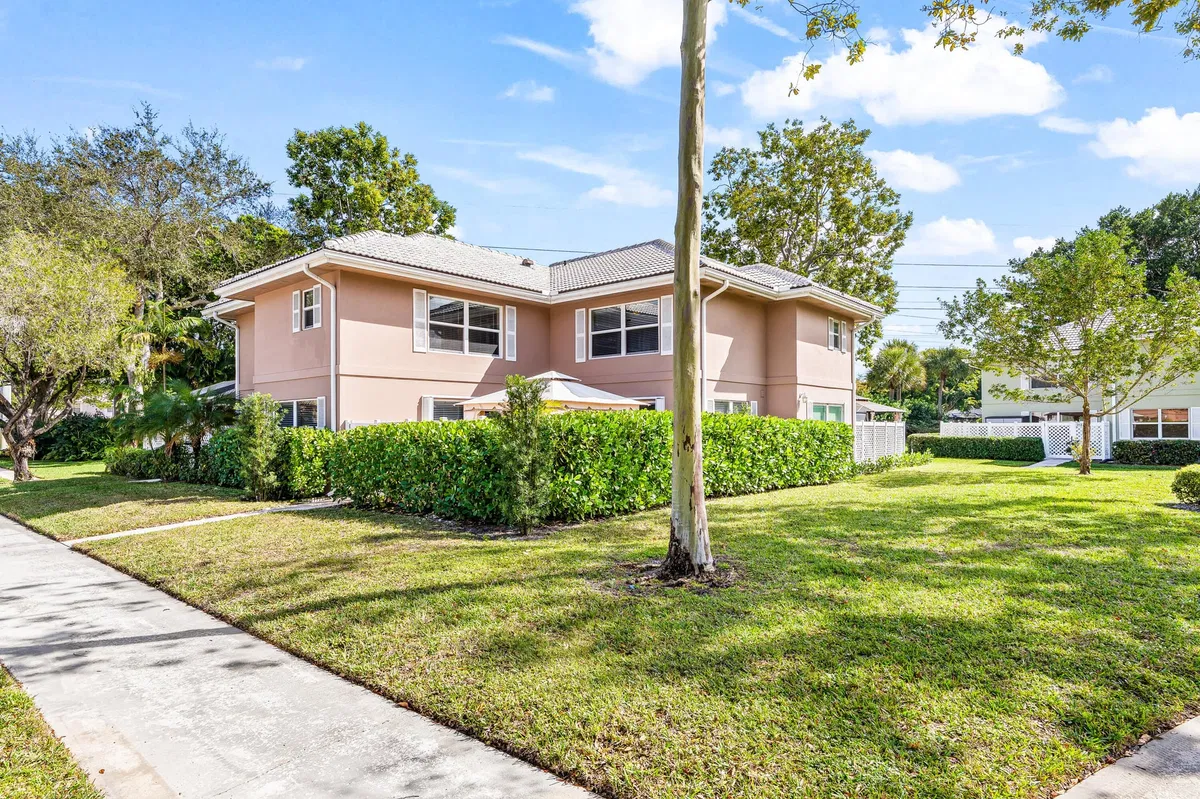 Residence photo 34