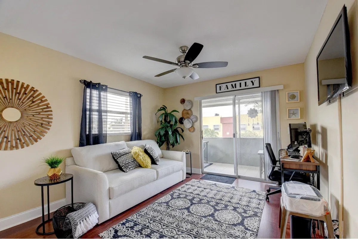 Unit 661 photo 16