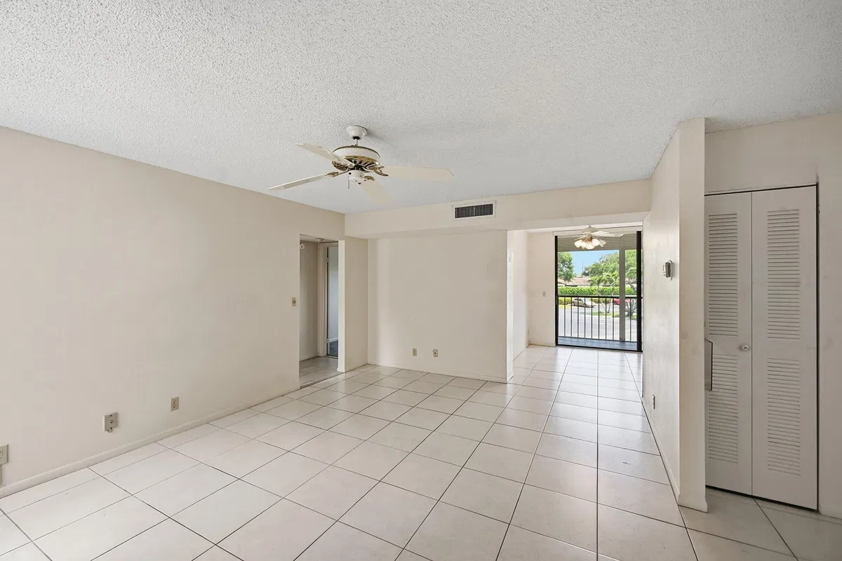 Unit 219 photo 7
