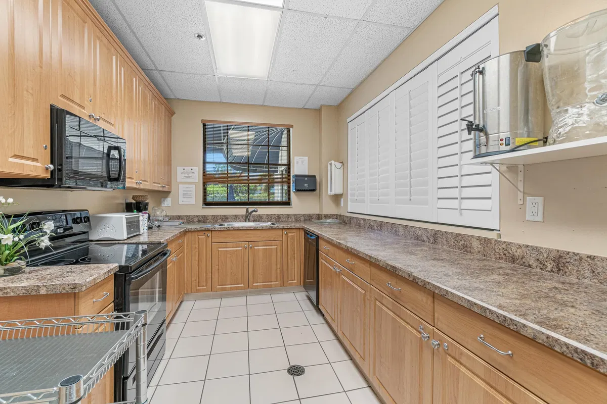 Unit 102 photo 28
