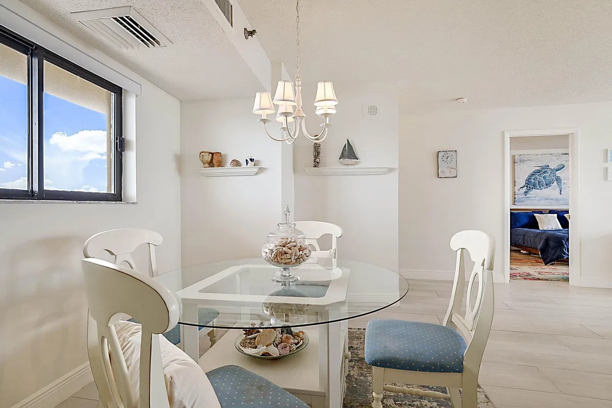 Unit 1003 photo 10